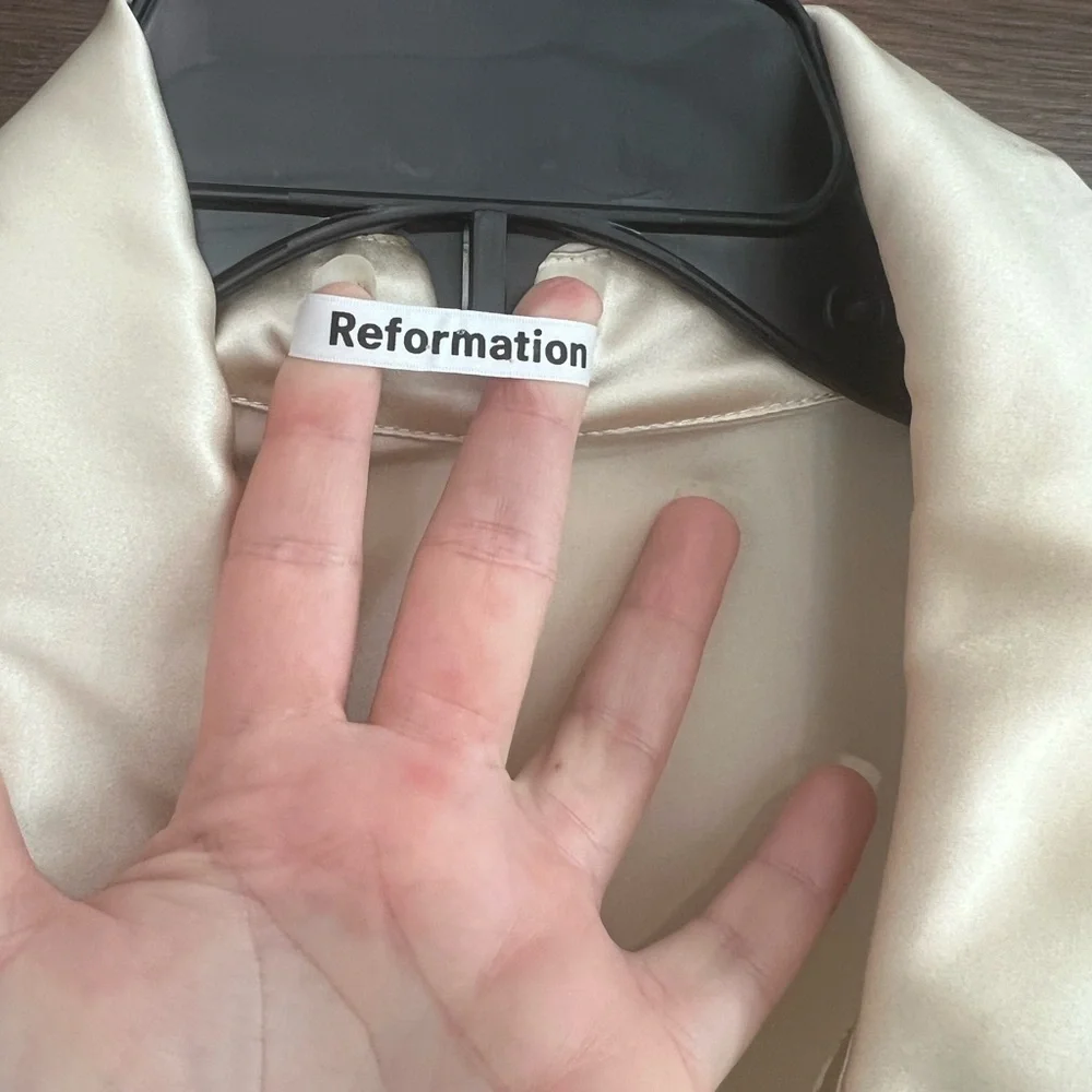 Elegant Cream Satin Blouse - Picture 8 of 10